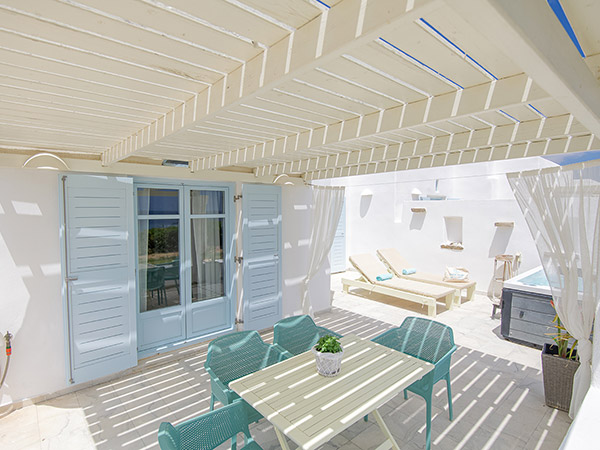PAROS SEA VIEW APARTMENTS DELUXE TRIPLE 004