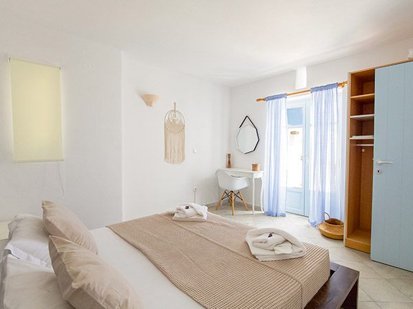PAROS SEA VIEW APARTMENTS DELUXE TRIPLE 011