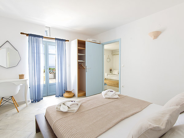 PAROS SEA VIEW APARTMENTS DELUXE TRIPLE 012